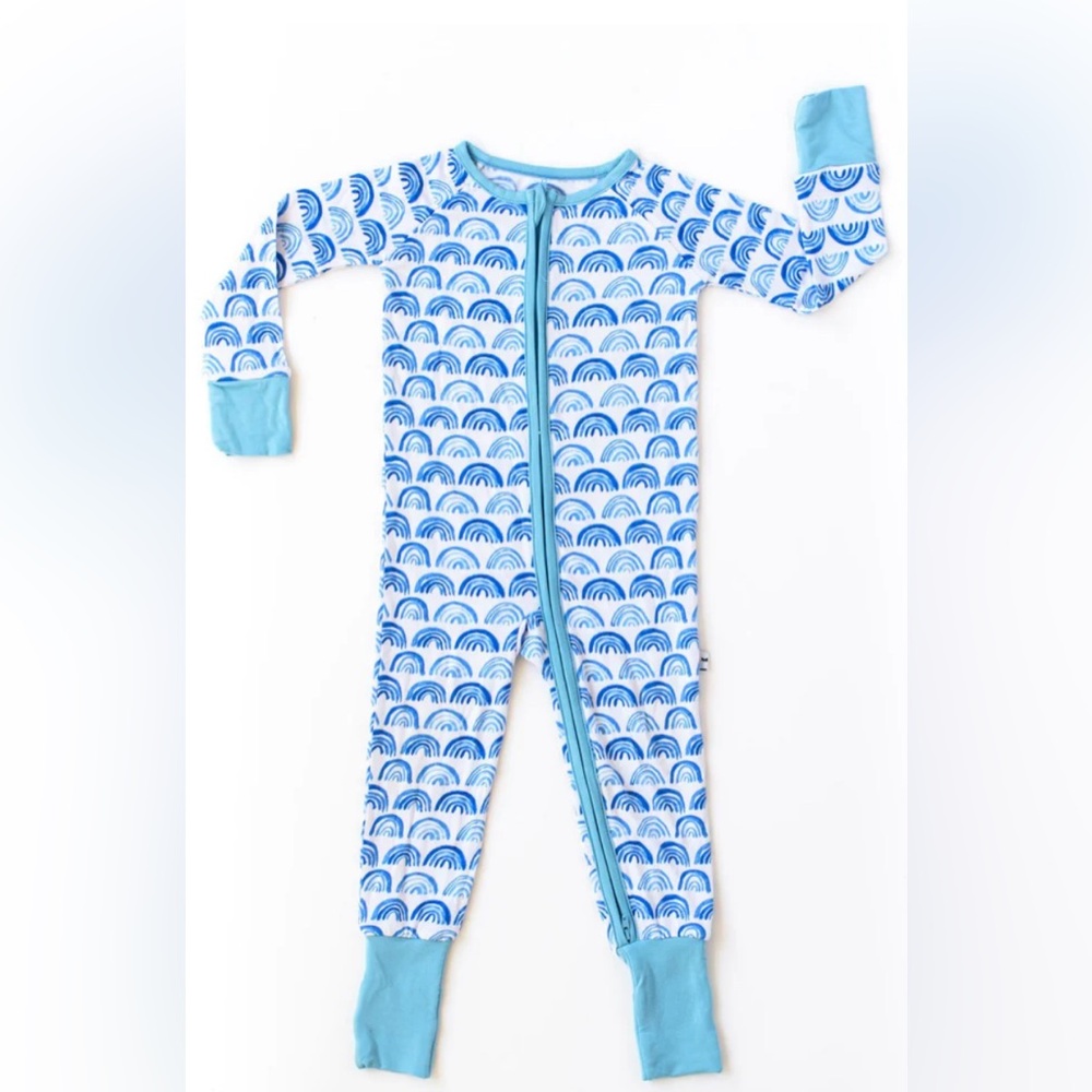 LITTLE SLEEPIES blue rainbows sleeper sz 0-3 months